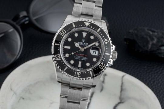  Rolex Sea-Dweller Single Red Edelstahl Herrenuhr Oyster Ref. 126600 B&P 2022 