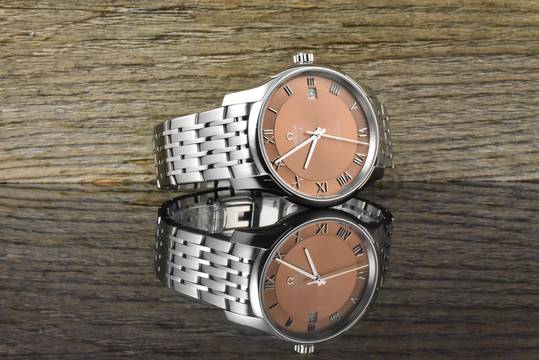  Omega De Ville Hour Vision Co-Axial Master Chronometer Salmon Sunburst Dial - MINT - Full Set 