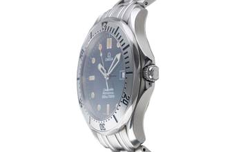 Thumbnail von Omega Seamaster Diver 300 M stainless steel men's watch with date, sapphire crystal, Ref. 2542.80.00