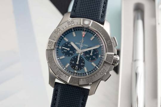  Breitling Super Avenger B01 Chronograph 46 Titan Automatik Ref EB0148101C1X1 B&P 