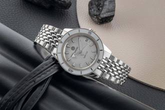 Thumbnail von Rado HyperChrome Captain Cook Automatic Stainless Steel Women's Watch Ref. R32500013 B&P 2021