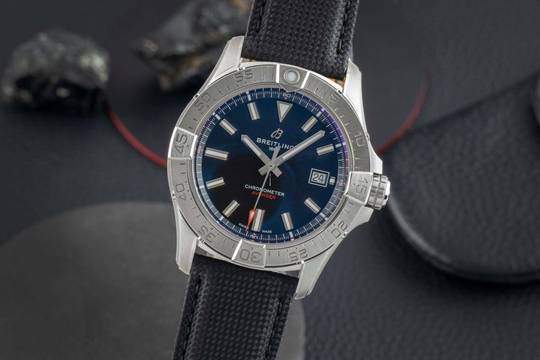  Breitling Avenger 42 Stahl Automatik Herrenuhr Ref. A17328101B1X1 B&P NP 4900,- 