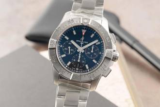 Breitling Avenger B01 Chronograph 44 Steel Automatic Ref. AB0147101B1A1 B&P New
