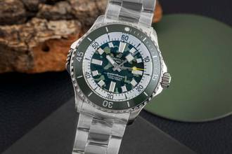 Breitling Superocean 46 Super Diver Titanium Automatic Ref. E10379D3L1E1 B&P New