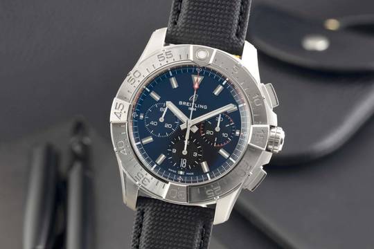  Breitling Avenger B01 Chronograph 44 Stahl Automatik Ref. AB0147101B1X1 B&P New 