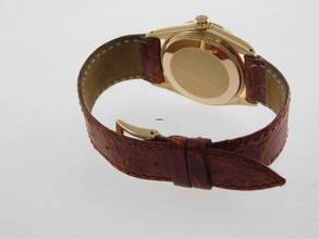 Thumbnail von Rolex Datejust 31 18 Karat Gelbgold Datejust 31 mm Medium mit Krokoband und original Schließe im Top Zustand von 1977 weiß / römisch