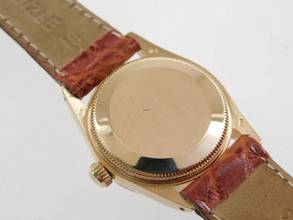 Thumbnail von Rolex Datejust 31 18 Karat Gelbgold Datejust 31 mm Medium mit Krokoband und original Schließe im Top Zustand von 1977 weiß / römisch