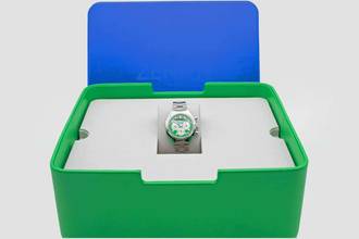 Thumbnail von Zenith Defy Chronograph USM Edition Green Dial Fullset with USM Cabinet from 2025 No. 51 of 60