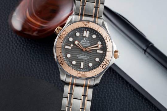  Omega Seamaster Diver 300 M Co-Axial Titan / Tantal / Gold 210.60.42.20.99.001 