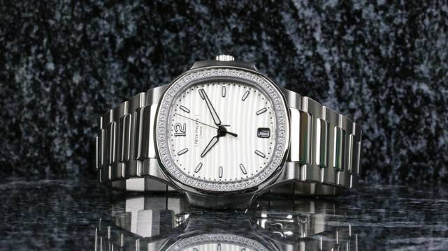  Patek Philippe Nautilus Lady Nautilus 7118/1200A Steel - like New - Fullset 2019 