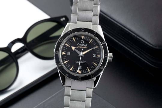  Omega Seamaster 300 Spectre 007 Edelstahl Automatik Ref. 233.32.41.21.01.001 B&P 