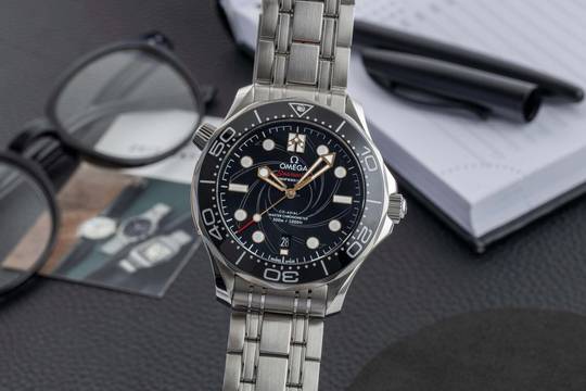  Omega Seamaster Diver 300 M James Bond Automatik Stahl 210.22.42.20.01.004 B&P 