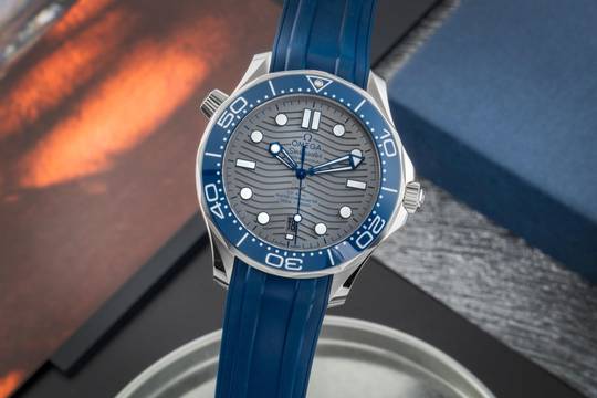  Omega Seamaster Diver 300 M Stahl Automatik Herrenuhr 210.32.42.20.06.001 B&P 
