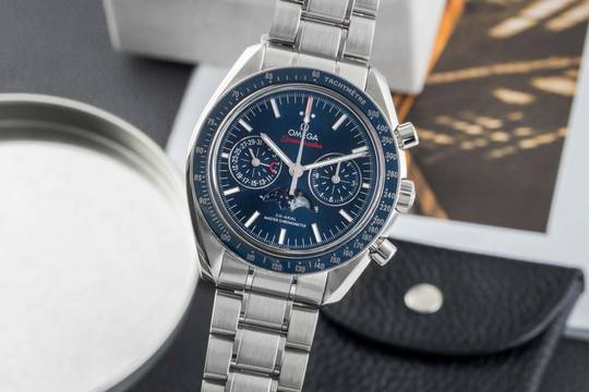  Omega Speedmaster Moonphase Mondphase Chronograph Co-Axial 304.33.44.52.03.001 B&P 