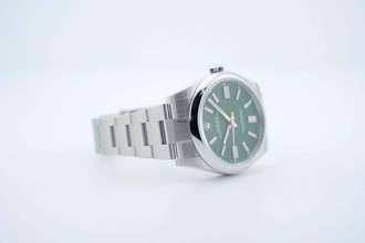 Thumbnail von Rolex Oyster Perpetual 41 Green Dial - With Box And Papers - 124300 2022