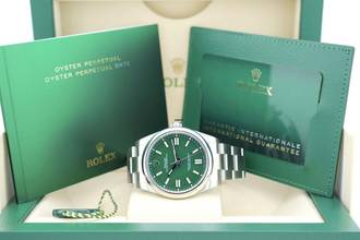 Thumbnail von Rolex Oyster Perpetual 41 Green Dial - With Box And Papers - 124300 2022