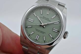 Thumbnail von Rolex Oyster Perpetual Automatik 134300 Pistachio Green