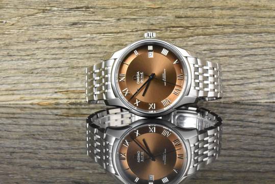  Omega De Ville Hour Vision Co-Axial Master Chronometer Salmon Sunburst Dial - MINT - Full Set 