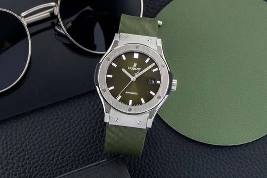  Hublot Classic Fusion Titan Automatik Green Dial Ref. 542.NX.8970.RX Box 
