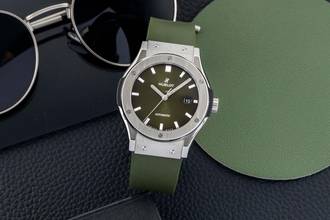 Hublot Classic Fusion Titanium Automatic Green Dial Ref. 542.NX.8970.RX Box