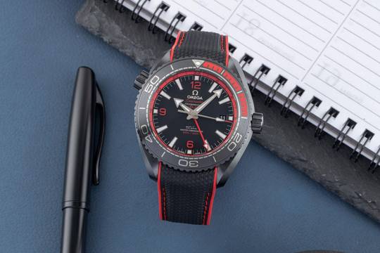  Omega Seamaster Planet Ocean Deep Black GMT 215.92.46.22.01.003 B&P 2021 