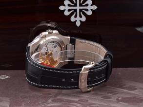 Thumbnail von Patek Philippe Nautilus Rare 2008 Geneva Seal White Gold Like New Full Set Ita