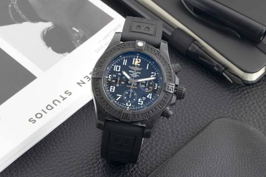  Breitling Avenger Hurricane Chronograph Automatik Breitlight XB0180 