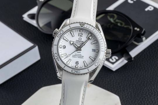  Omega Seamaster Planet Ocean Stahl Automatik Herrenuhr Ref. 232.32.42.21.04.001 B&P 2015 