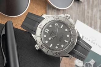Thumbnail von Omega Seamaster Diver 300 M Stahl / Titanlünette Ref. 210.32.42.20.06.002 B&P 2025
