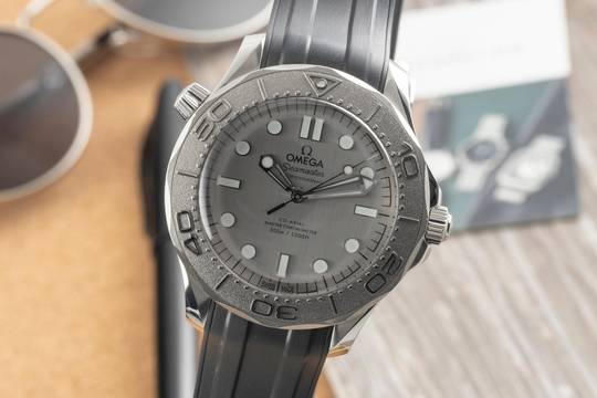 Omega Seamaster Diver 300 M Stahl / Titanlünette Ref. 210.32.42.20.06.002 B&P 2025 