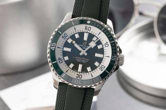 Breitling Superocean 44 Automatic 44 Men's Watch Ref. A17376A31L1S1 B&P
