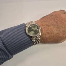 Thumbnail von Rolex Day-Date 40 Presidente Ouro Branco Olive Green Automático Completo
