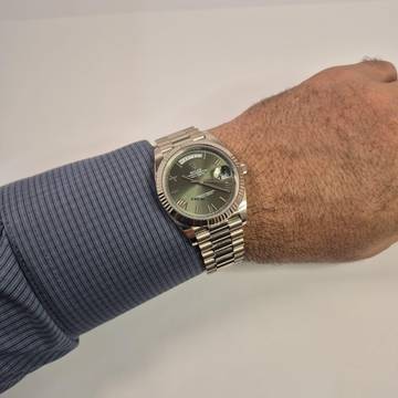  Rolex Day-Date 40 Presidente Ouro Branco Olive Green Automático Completo 