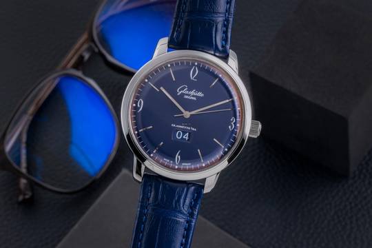  Glashütte Original Sixties Panoramadatum Senator Sixties Panoramadatum Automatik Stahl Ref 2-39-47-06-02-04 B&P 