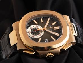 Thumbnail von Patek Philippe Nautilus Ref.5980R-001 2019 Full Set Original unpolished Nautilus 18kt rose gold 174g crocodile leather folding clasp
