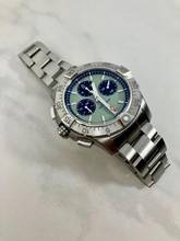 Thumbnail von Breitling Avenger B01 Chronograph 44 Green Line/Box+Papiere/02-2026