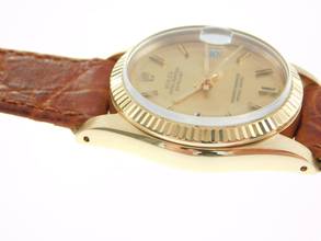 Thumbnail von Rolex Datejust 18 Karat Gelbgold Datejust 31 mm Medium mit Krokoband und original Schließe original Box im Top Zustand von 1977