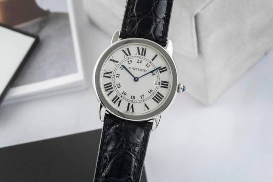  Cartier Ronde Solo de Cartier Edelstahl Quarz Herrenuhr Ref. W6700255 Papiere 