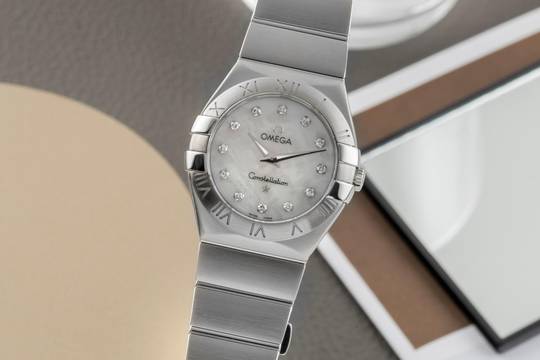  Omega Constellation Quartz Stahl MOP Dial Damenuhr Ref. 123.10.27.60.05.001 