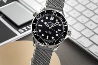 Omega Seamaster Diver 300 M ステンレススチール 自動巻き Ref. 210.30.42.20.01.010 B&P 2025