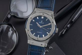 Hublot Classic Fusion Blue 42 Blue Titan 自動巻き メンズ腕時計 Ref. 542.NX.7170.LR