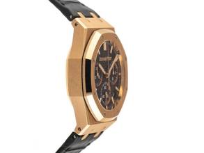 Thumbnail von Audemars Piguet Royal Oak Ref.26240OR.OO.D002CR.01 Year 2022 Full Set Unworn Royal Oak Chronograph 18kt Rose Gold 157g Crocodile Leather Folding Clasp
