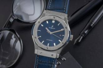 フボー クラシックフュージョン 42 ブルー タイタン 自動巻き メンズ腕時計 Ref. 542.NX.7170.LR