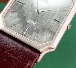 Thumbnail von Omega Classic Very Rare Quartz in 950 Solid Platinum Structured Dial Vintage