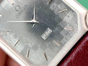 Thumbnail von Omega Classic Very Rare Quartz in 950 Solid Platinum Structured Dial Vintage