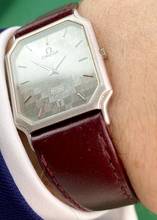 Thumbnail von Omega Classic Very Rare Quartz in 950 Solid Platinum Structured Dial Vintage