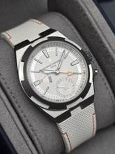 Thumbnail von Vacheron Constantin Overseas Dual Time Cardinal Points North 41mm 7930V/210T-H073 Whita dial Unworn/New Condition Full Set 7-2026