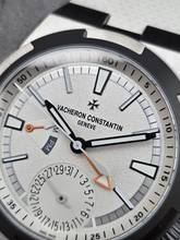 Thumbnail von Vacheron Constantin Overseas Dual Time Cardinal Points North 41mm 7930V/210T-H073 Whita dial Unworn/New Condition Full Set 7-2026