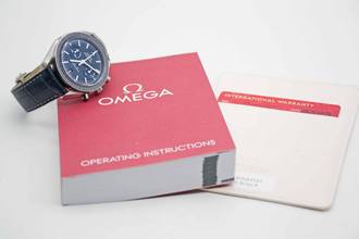 Thumbnail von Omega Speedmaster Moonwatch Chronograph, nearly new titanium Speedy dial, blue, from 2024
