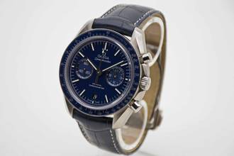 Thumbnail von Omega Speedmaster Moonwatch Chronograph, nearly new titanium Speedy dial, blue, from 2024